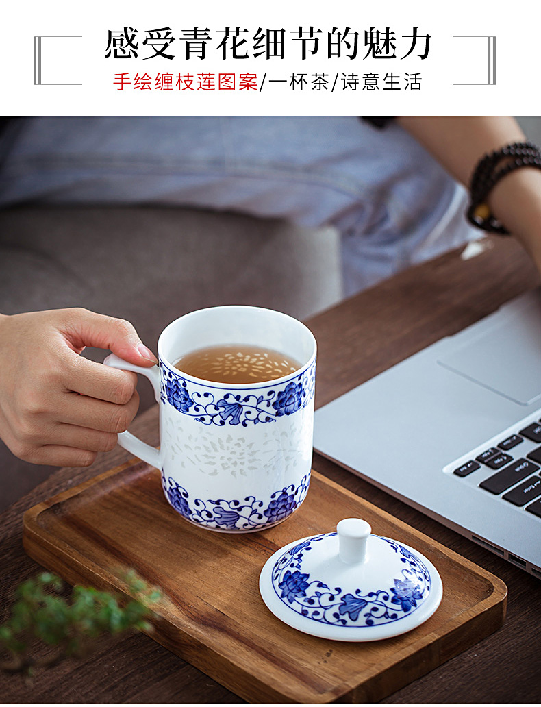 Hand - made bound lotus flower blue and white and exquisite ceramic cups with cover retro office cup household glass tea tea cup