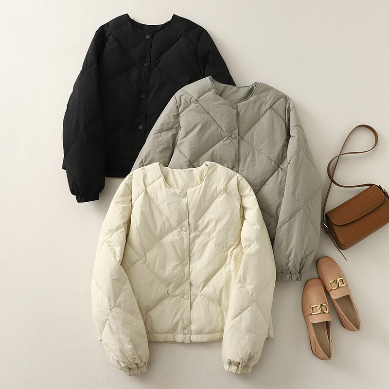 Winter Lightweight Quilted down Cotton Jacket for Women, Short Style, Round Neck, Casual, Versatile, Thickened, Warm, Age-Reducing Cotton Coat