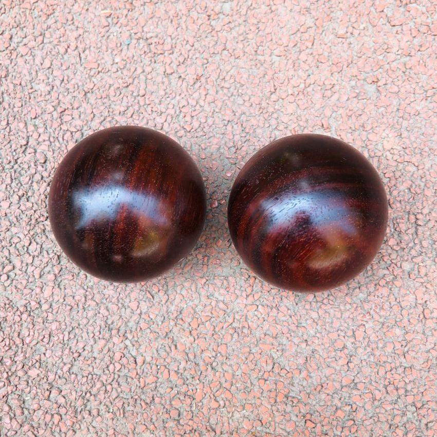 Indian small leaf purple sandalwood health care ball pair handlebar piece disc play Wen playing red wood handicraft handball to give elderly elders