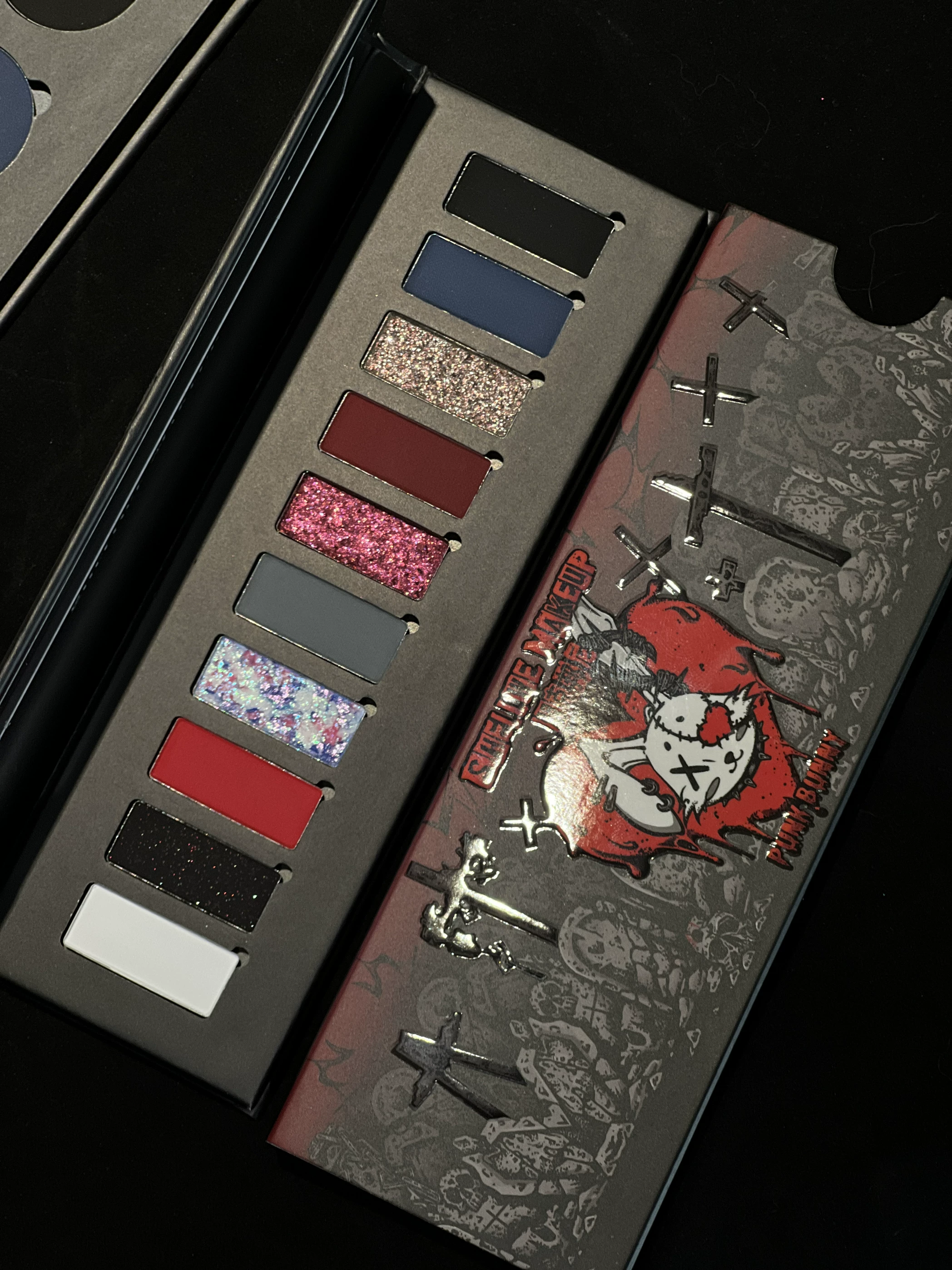 Палетка теней Shellwe Makeup x Freya86 Punk Bunny Polarized — многооттеночная, глиттер и матовые