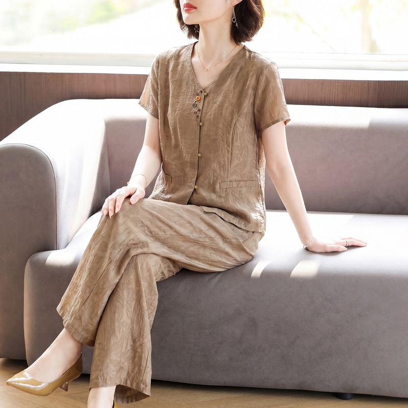 40-50 Year Old Mom's Summer Outfit, Age-Reducing Set, 2026 New Style, Middle-Aged and Elderly Women's Summer Short-Sleeve Shirt Two-Piece Set 40-50 Year Old Mom's Summer Outfit, Age-Reducing Set, 2026 New Style, Middle-Aged and Elderly Women's Summer Short-Sleeve Shirt Two-Piece Set