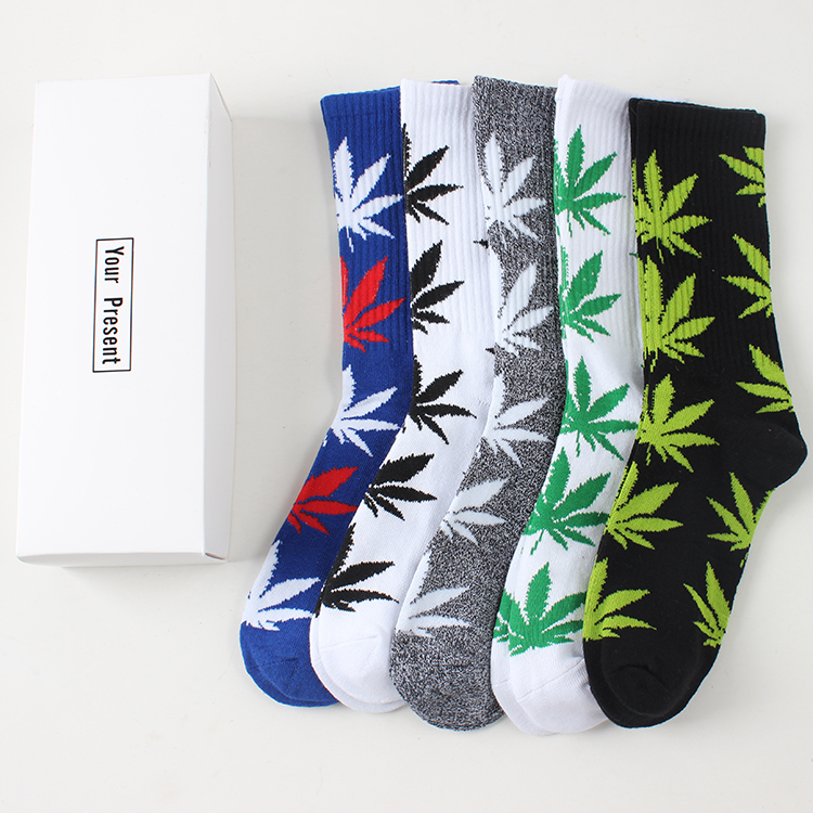 5 cặp vớ vớ maple leaf socks nam giới và phụ nữ triều vớ Hàn Quốc Châu Âu và Hoa Kỳ món quà đóng hộp vớ skateboard vớ gai trong ống vớ