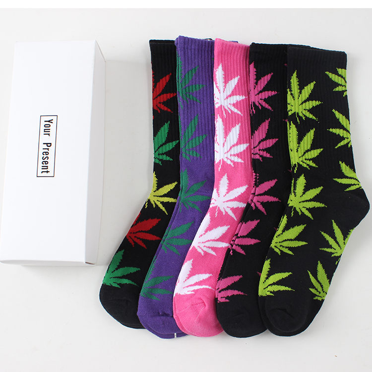 5 cặp vớ vớ maple leaf socks nam giới và phụ nữ triều vớ Hàn Quốc Châu Âu và Hoa Kỳ món quà đóng hộp vớ skateboard vớ gai trong ống vớ