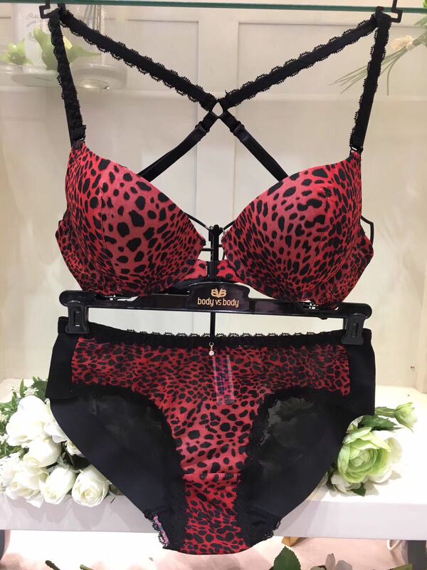 Korean Bra Set Genuine in Stock Bvb Red Leopard Print Front Buckle Push-Up Beautiful Back Women's Underwear for the Year of Birth