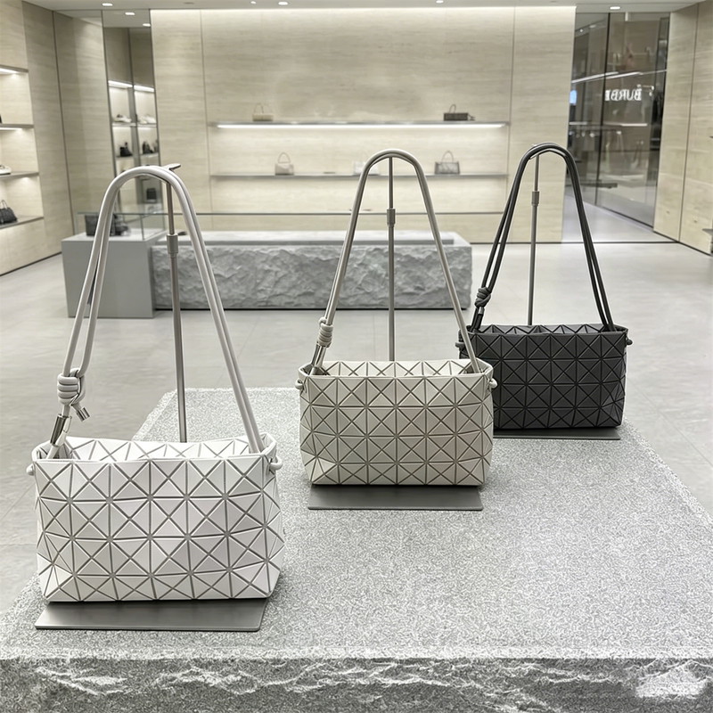 Japanese Direct Mail Genuine Brand Bags, New May Collection, Tofu Bag, Small Square Bag, Casual Quilted Shoulder Crossbody Bag for Women Japanese Direct Mail Genuine Brand Bags, New May Collection, Tofu Bag, Small Square Bag, Casual Quilted Shoulder Crossbody Bag for Women