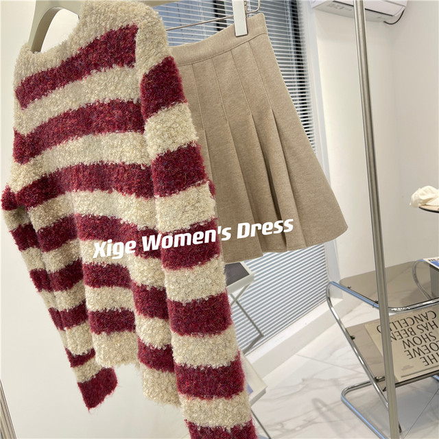 Striped circle yarn round neck sweater coat women's winter soft waxy all-match loose design sense niche single-breasted short cardigan