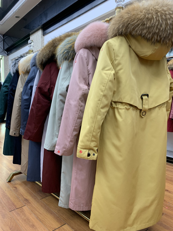 New Style Parka for Women, Long Fur Coat with Detachable Raccoon Fur Lining and Integrated Fur Collar