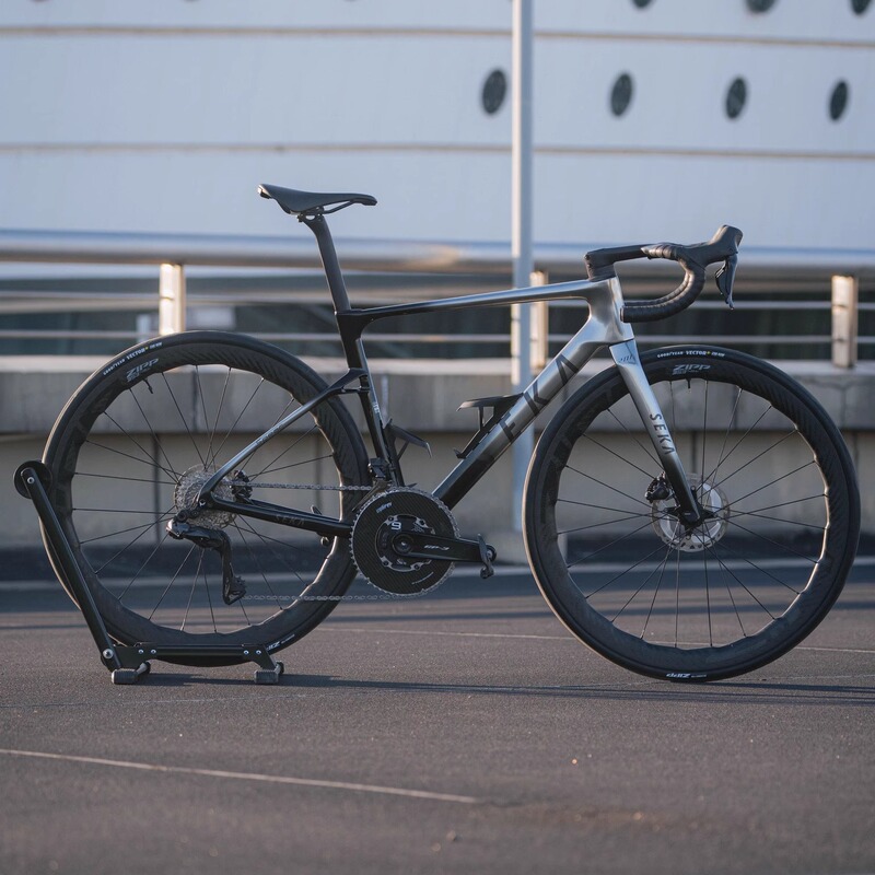 Seka Spear Carbon Fiber Road Frame, Wind-Breaking Competition-Grade Disc Brake, Fully Internal Routing, Ultra-Light Frame Bicycle