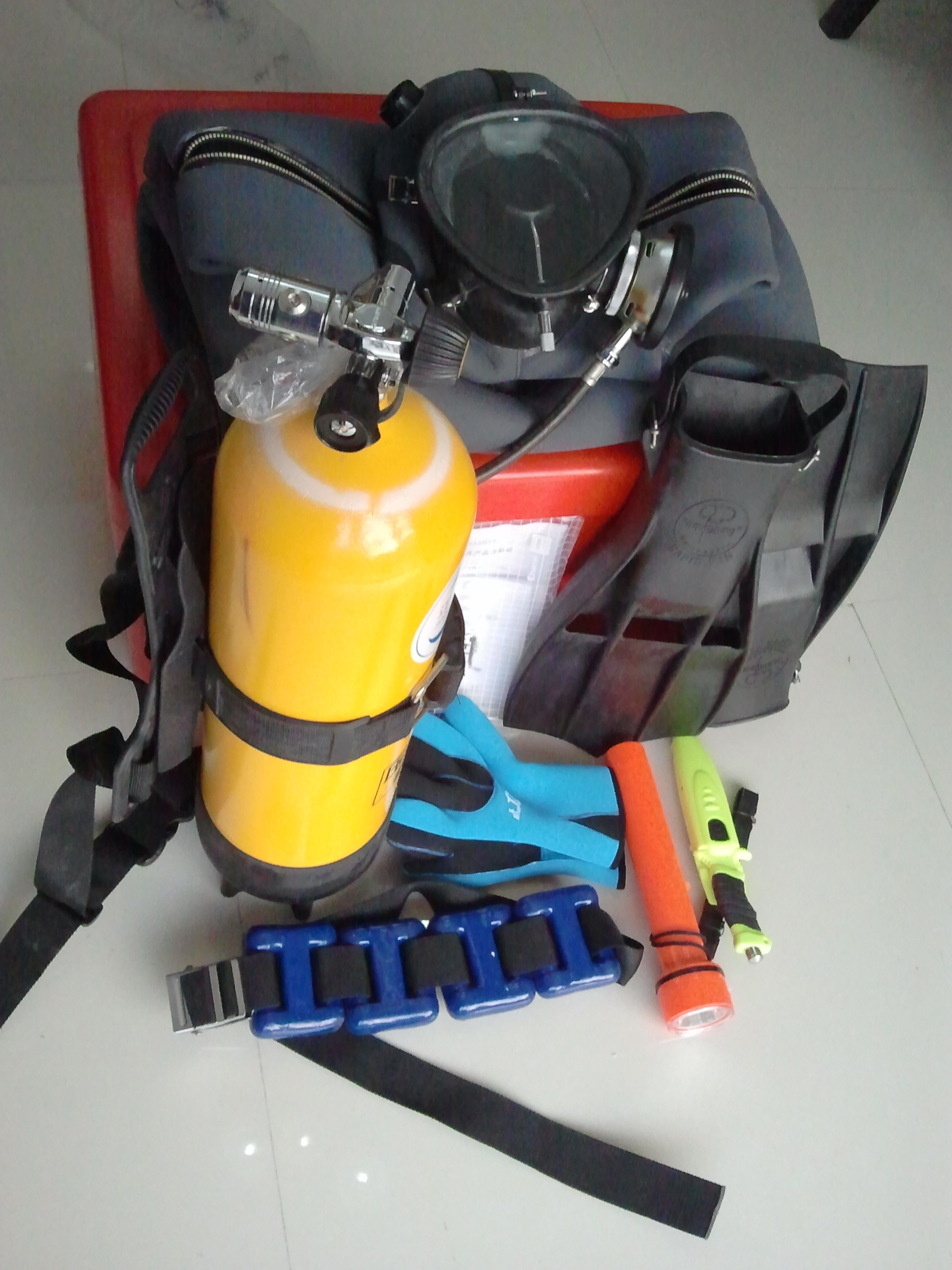 Full mask waterproof, cold-proof and heat preservation, full seal dry wiping diving suit, diving equipment, full set of tools, fully enclosed set