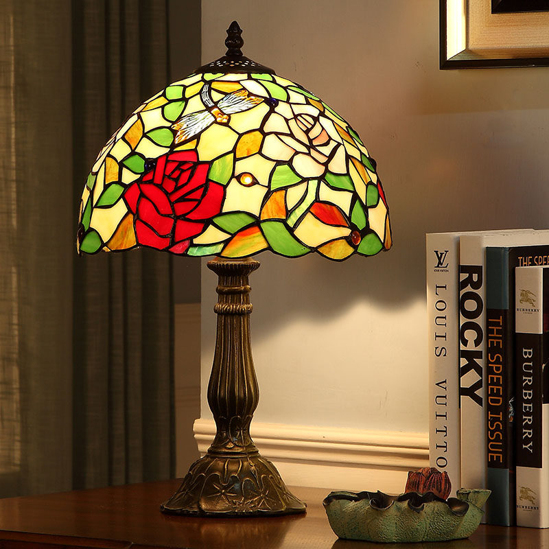 Wedding gifts Vintage fashion pastoral European bedroom bed lamp Creative art dimmable table lamp