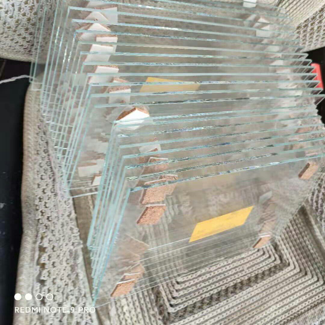 Tempered ultra-clear edge-cut glass 2 2 cm wide