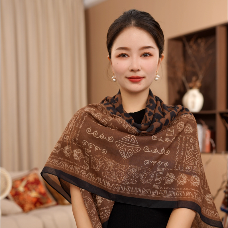 [Old Money Leopard Print] 108X108 Versatile Sunscreen Square Scarf French Retro Print Square Scarf Women's Shawl