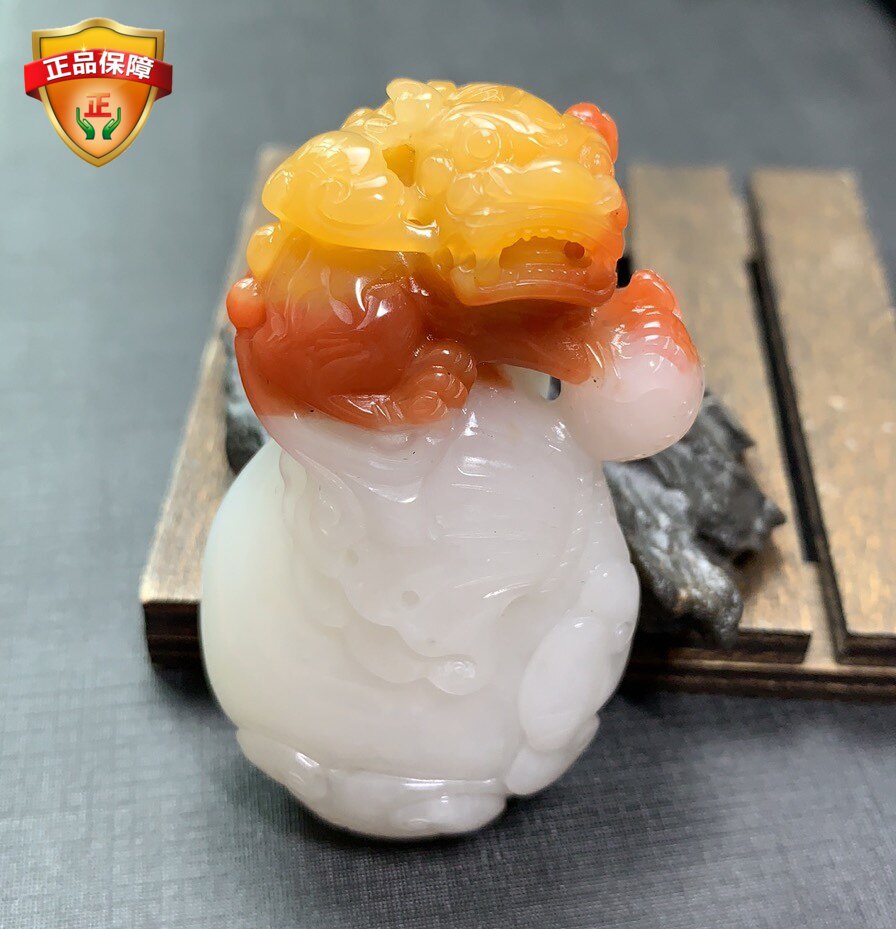 Yunnan natural yellow dragon jade Pixiu money bag handle pendant three-color old material hand-carved orphan