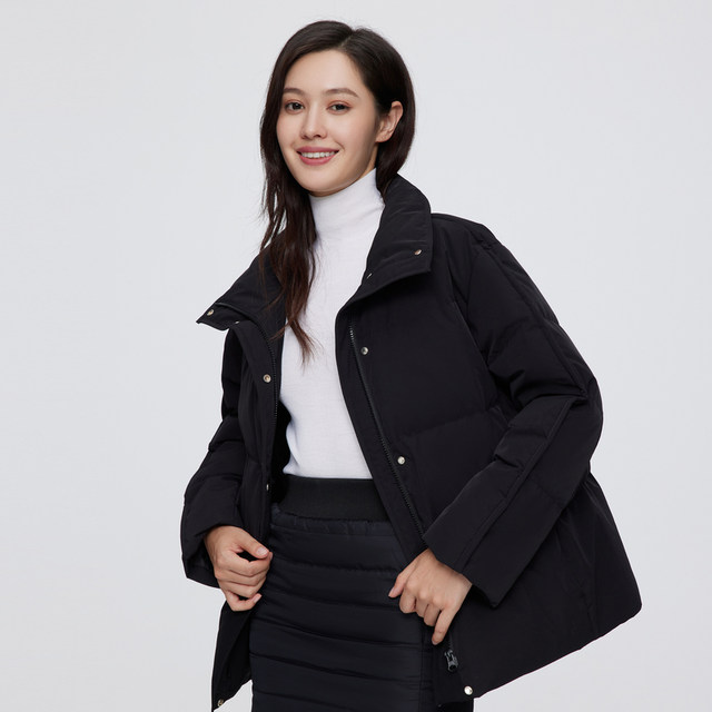 Bosideng's new simple temperament short style lightweight environmentally friendly skin-friendly design commuting stand collar warm down jacket for women