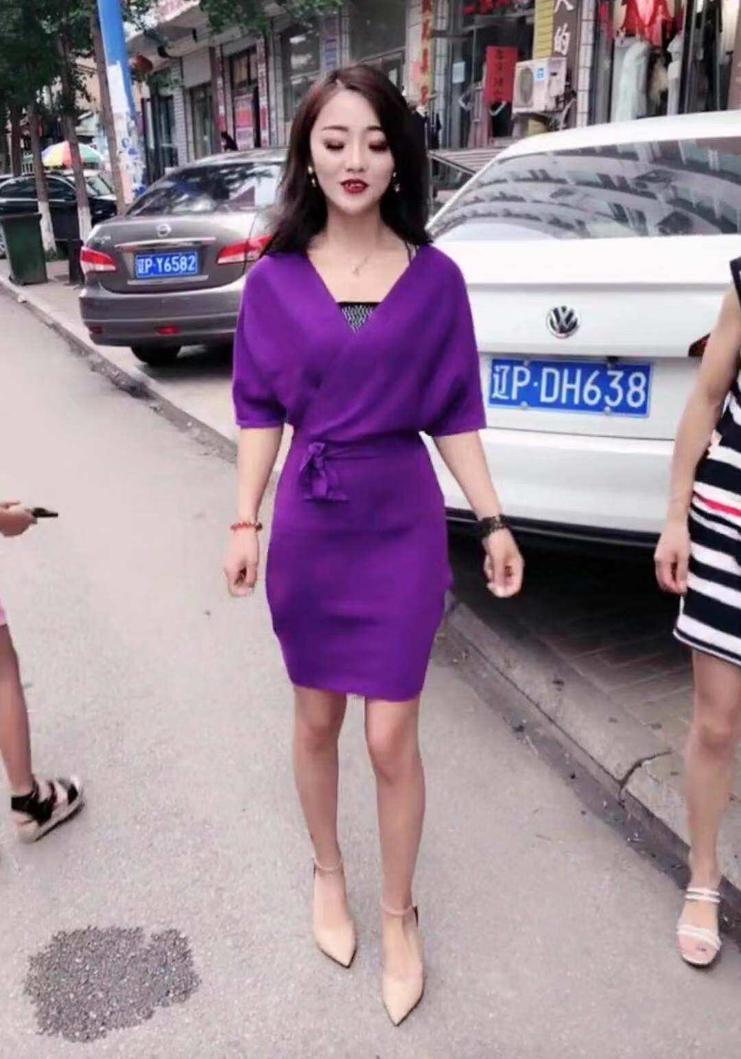 2019 autumn and winter new Korean version of women's knitted waist bat shirt V-neck base slim sweater night dress