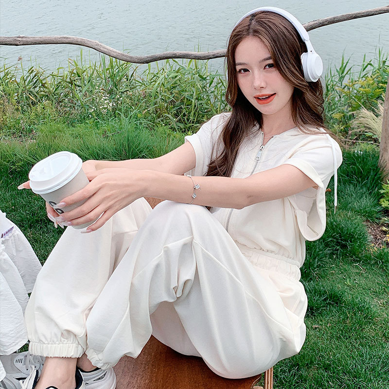 White Jumpsuit for Women 2026 Summer New Style Hooded High-End Elegant Fashion Casual Korean Version Slimming Jumpsuit White Jumpsuit for Women 2026 Summer New Style Hooded High-End Elegant Fashion Casual Korean Version Slimming Jumpsuit
