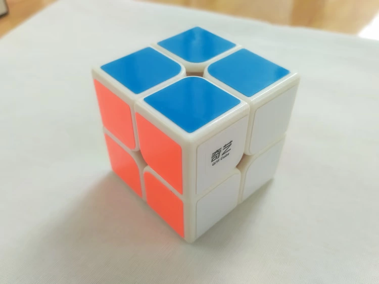 Authentic Qiyi thứ hai Rubiks Cube cấp độ trò chơi cấp 2 chuyên nghiệp với đồ chơi xếp hình khối Rubik của trẻ em tăng tốc độ xoắn khối Rubik