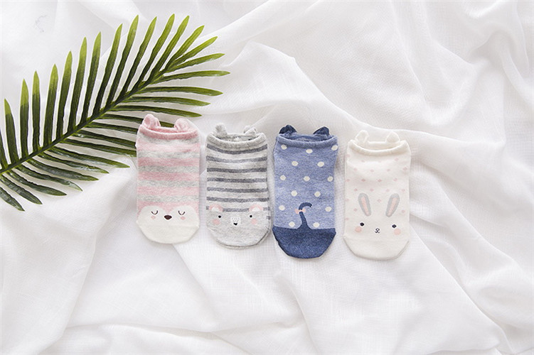 Bảy dòng 2 hộp Vớ cotton của phụ nữ Phim hoạt hình Nhật Bản Thuyền thú dễ thương Vớ phụ nữ Vớ 4 cặp Hộp quà tặng vớ nam trung niên