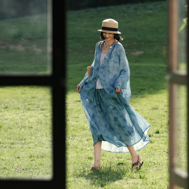 Exclusive Weaving Artist Custom-Made Printed Elastic Lined Lightweight Half-Skirt in Lover's Blue 60-Count Ramie for Summer