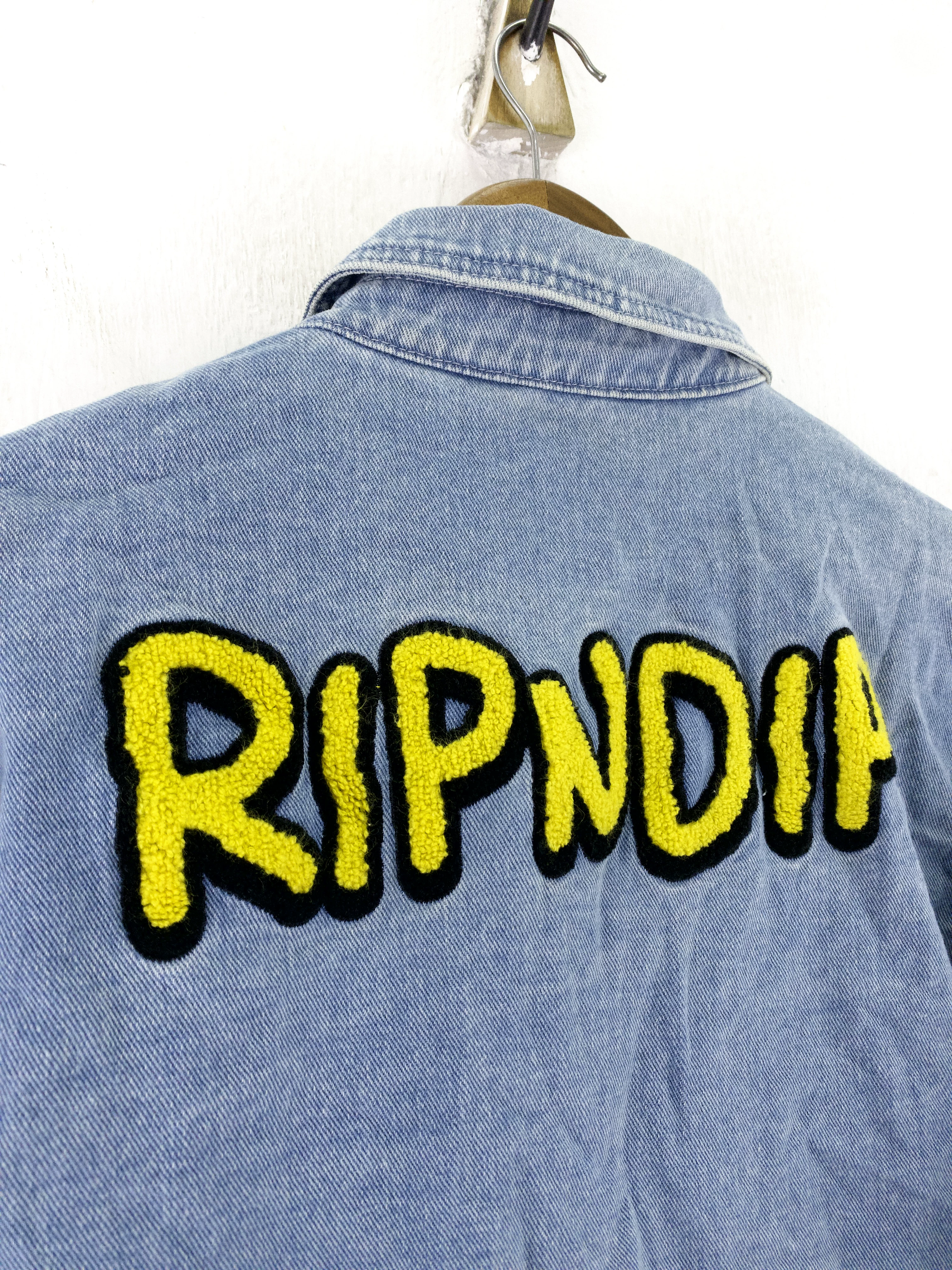 Размер M куртка из джинса с заплатками ripndip