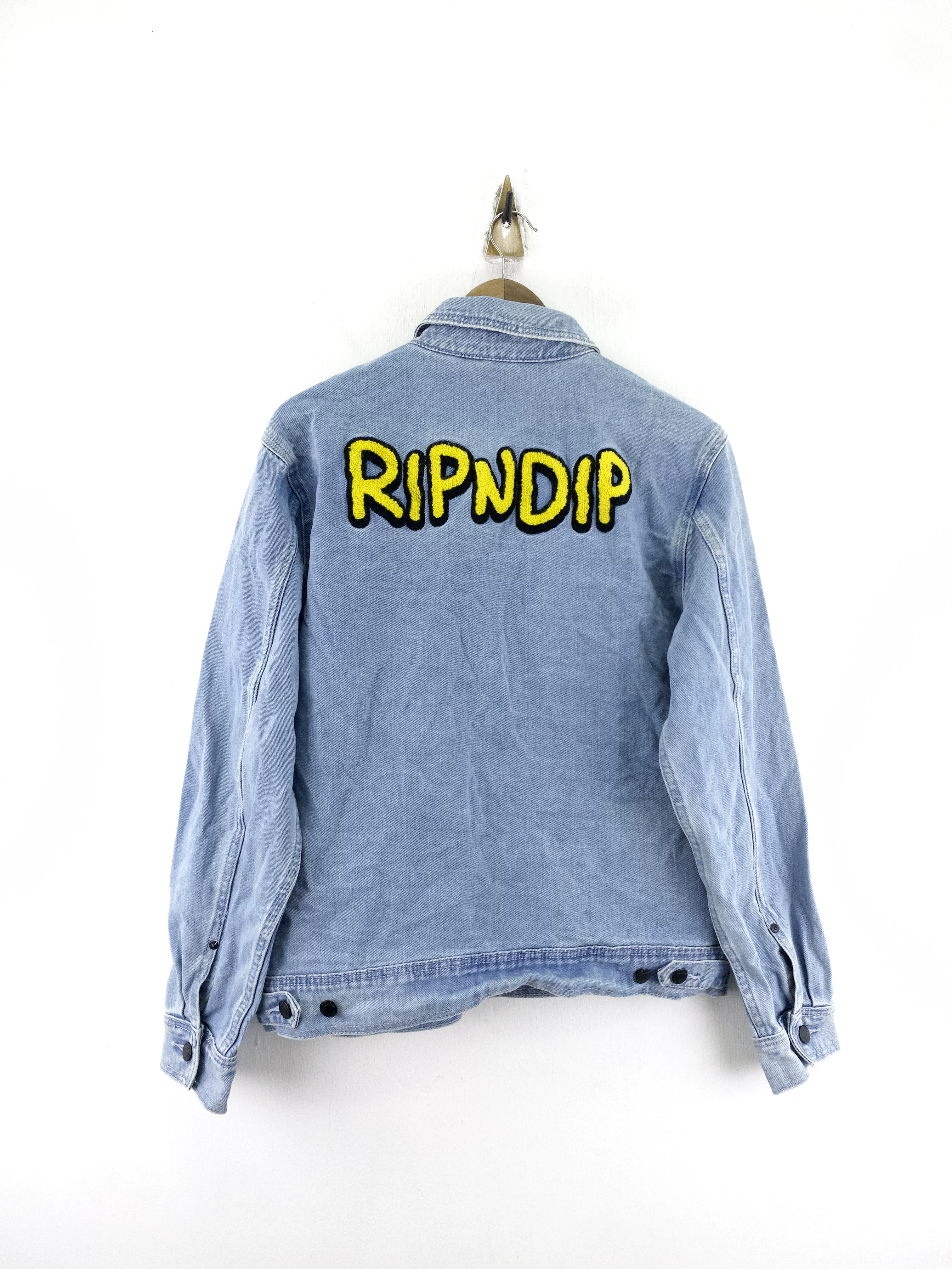 Размер M куртка из джинса с заплатками ripndip