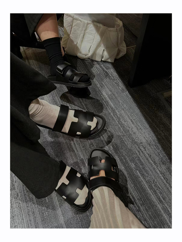 Dentuatua Quality Upgrade, Quiet Luxury Old Money Style! Classic Velcro H-Shaped Slippers for Women for Outdoor Wear
