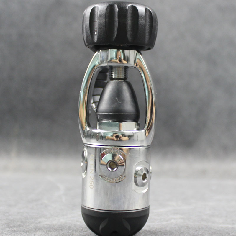 Taiwan WMD FS-822 level pressure reducing valve double high-pressure connector water lung diving first-class head