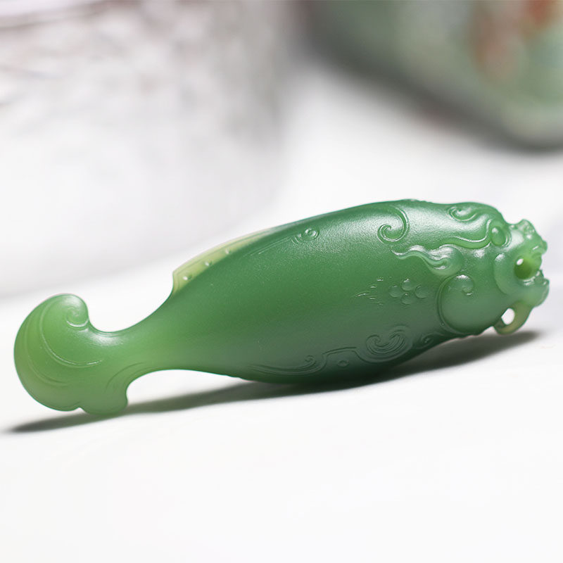 Collection-level natural Hetian jade jasper dragon fish pendant pendant Sugong Shenhang Junguo green light without structure