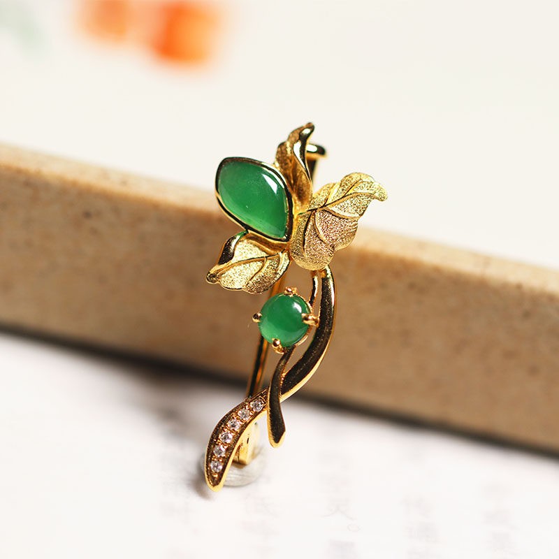 Boutique natural A goods ice species emerald spicy green sun green brooch pendant gold branches and jade leaves 18K gold diamond inlaid
