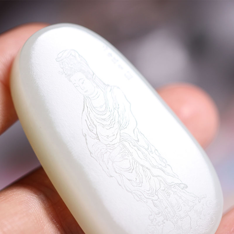 Natural Hetian jade seed material Avalokitesvara pendant pendant Sugong Zhao Tianzeng with signature whiteness level one back full of leather