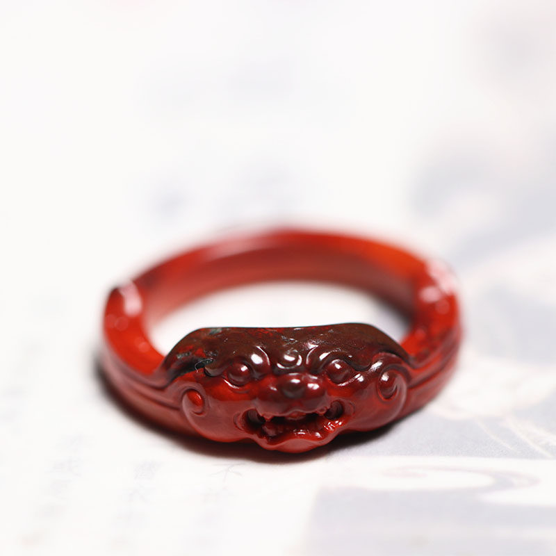 Collection grade raw ore south red agate paste animal face ring ring Su Gong famous color ruddy without cracks