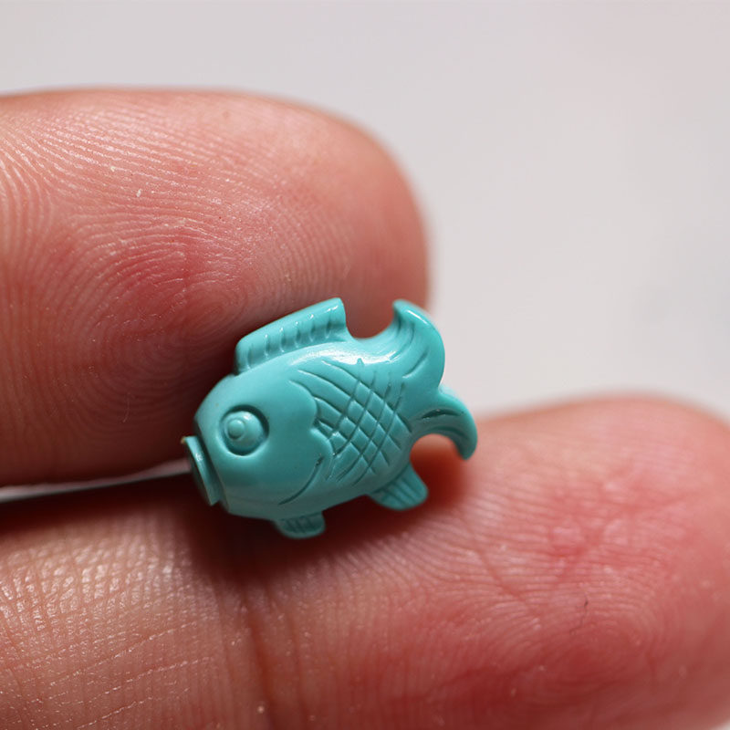 Boutique raw ore turquoise small fish pendant pendant Sugong carving high porcelain blue clean jelly material without miscellaneous cracks