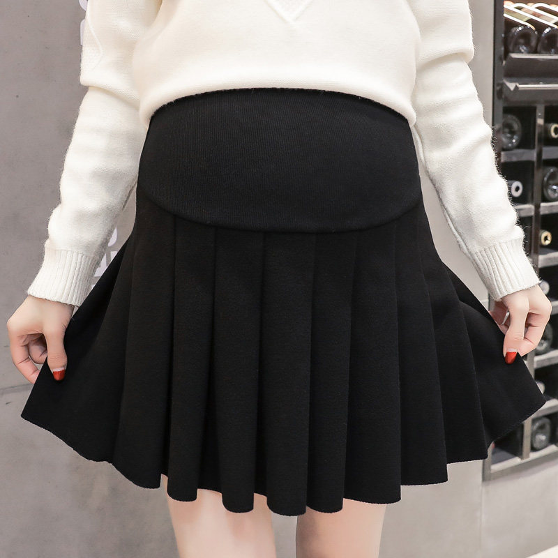 Pregnant women in winter folded half skirt outside wearing mom pregnancy loose bottom skirt short skirt
