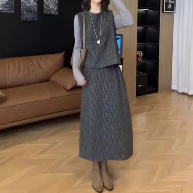 Autumn and Winter New Simple Bottoming Shirt Sleeveless Vest A-Line Skirt Three-Piece Gray Fashion Suit for Women