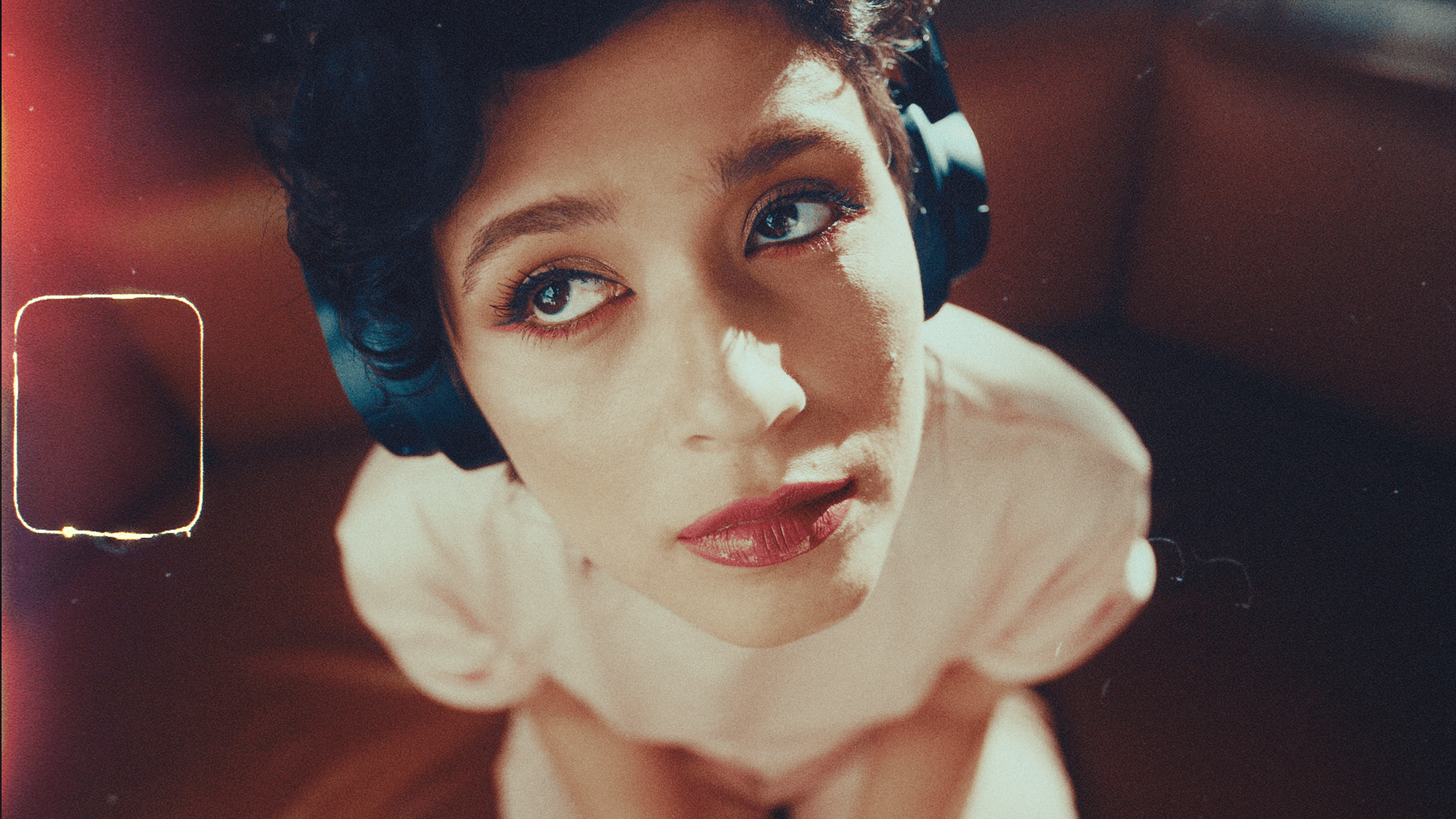 4K电影胶片损伤划痕脏点老电影效果视频叠加素材PR/AE/达芬奇通用 Dopamine Frame – Film Artifacts & FX插图6 下载 (3).png