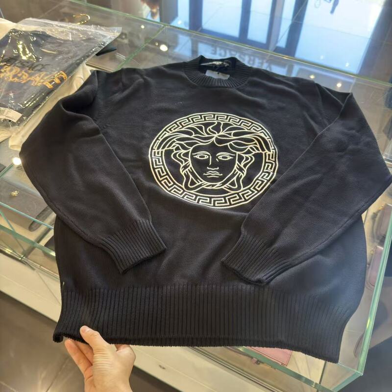 【Big Deal】(40% Off 1999) 9/3 Versace Men's Medusa Embroidered Pure Cotton Knitted Sweater Black 【Big Deal】(40% Off 1999) 9/3 Versace Men's Medusa Embroidered Pure Cotton Knitted Sweater Black