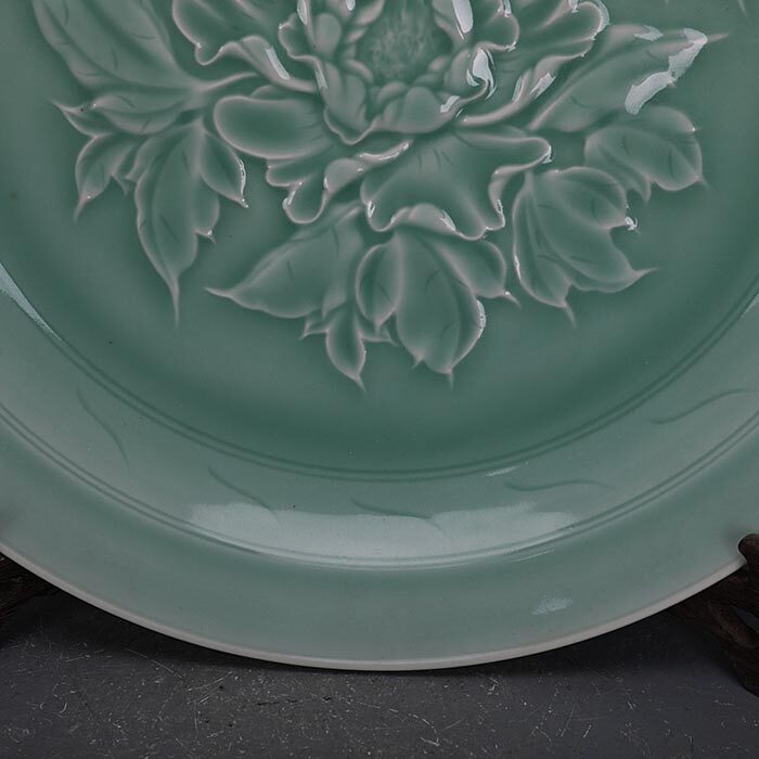 多寶屋】CD501□宋時代 龍泉窯 刻牡丹花卉紋大盤 青磁大盤 極品