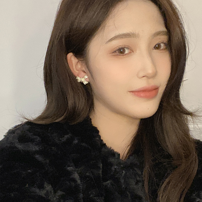 French temperament gentle small fragrant wind earrings high-grade pearl bow drop glaze ear needle net red Joker ear jewelry