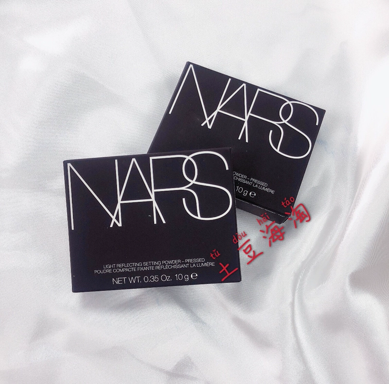 Spot Nars nude light powder cake 10g phấn trang điểm kiềm dầu lâu trôi Phấn phủ làm sáng màu da - Quyền lực