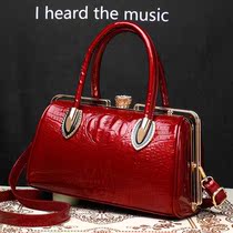 Red wedding pack Little crowdsourced 2022 new fashion womens bag large capacity bride hand inlaid drill leather single shoulder inclined satchel