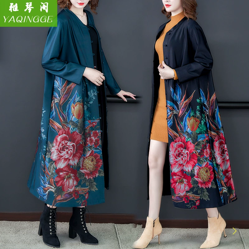 2019 mới Hàn Quốc kích thước lớn của phụ nữ văn học retro in lỏng áo gió giữa dài áo dài đến đầu gối - Trench Coat