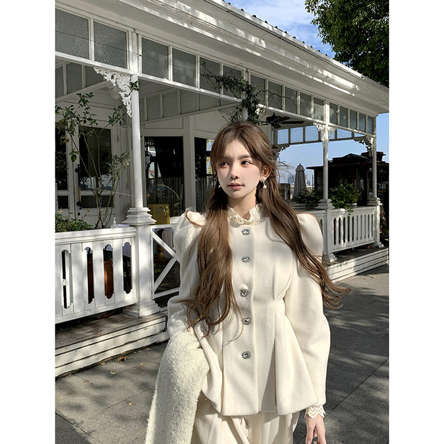 Le19RomanLand Moonlight ສີຂາວ Gemstone Puff Sleeves Rhinestone Gold Style Waist Top Jacket Wool Coat