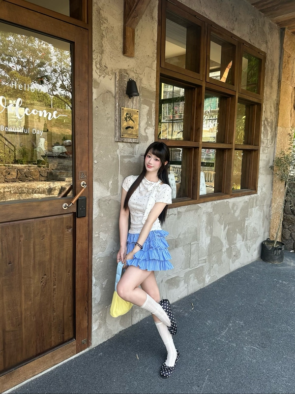 Seek Studio American Retro Hot Girl Polka Dot Print Short-Sleeved T-Shirt for Women, Slim Fit, Regular Shoulder Top, Trendy