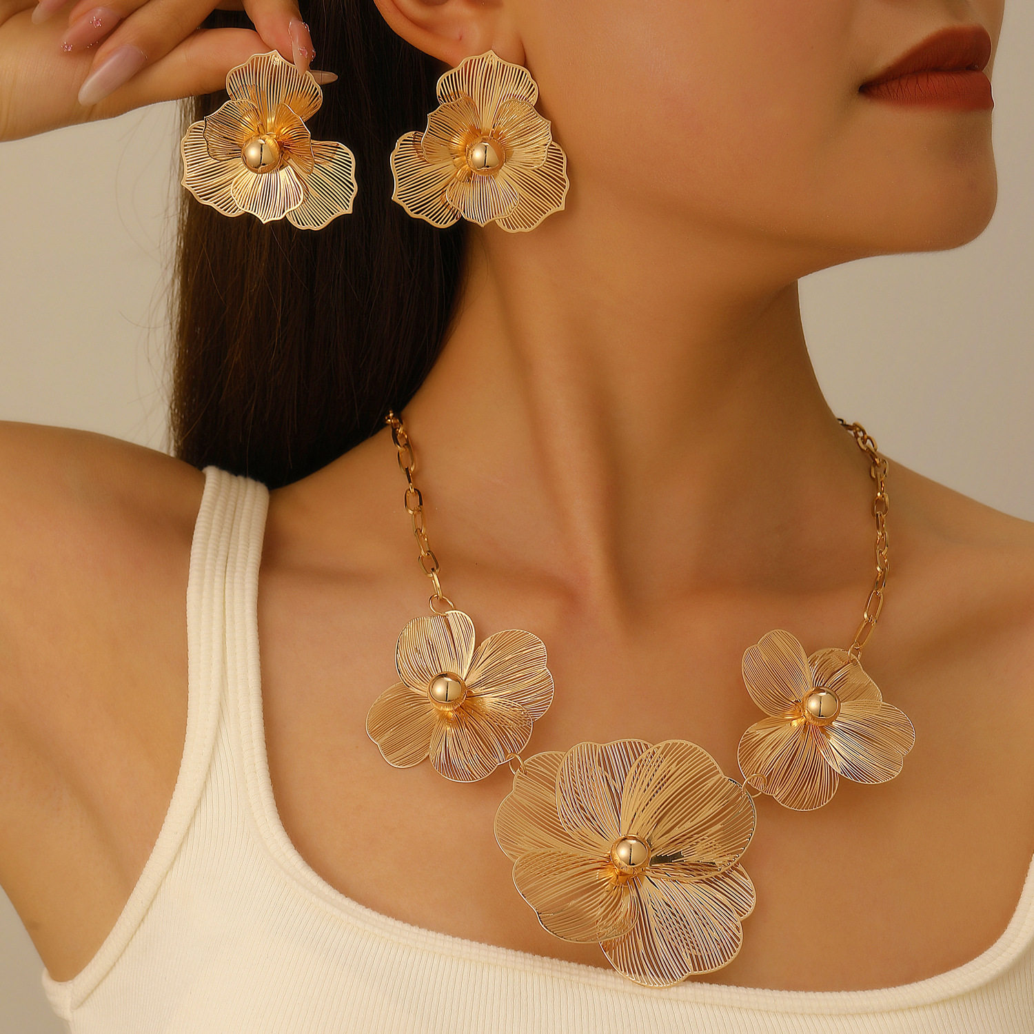 golden flower jewelry set – elegant gold earrings & necklace fashion set