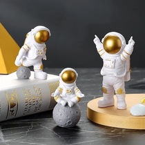 Creative astronaut landing living room desktop ornaments sofa TV cabinet next to high-end mirror spaceman ornaments