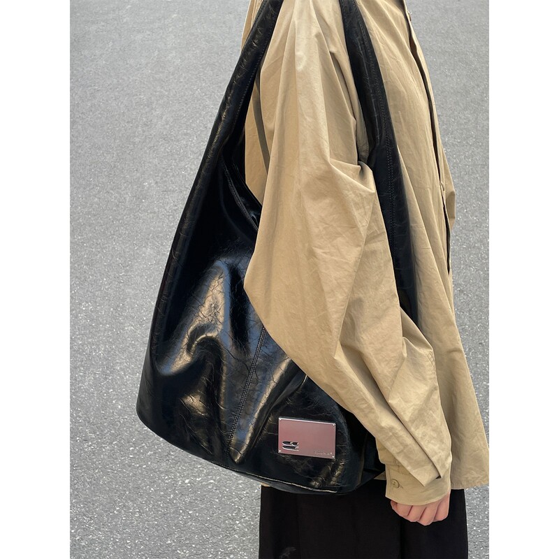 Cryingcenter Cracked Glossy Oil Wax Black Crossbody Bag Small Shoulder Bag Large Size Can Be Worn Crossbody