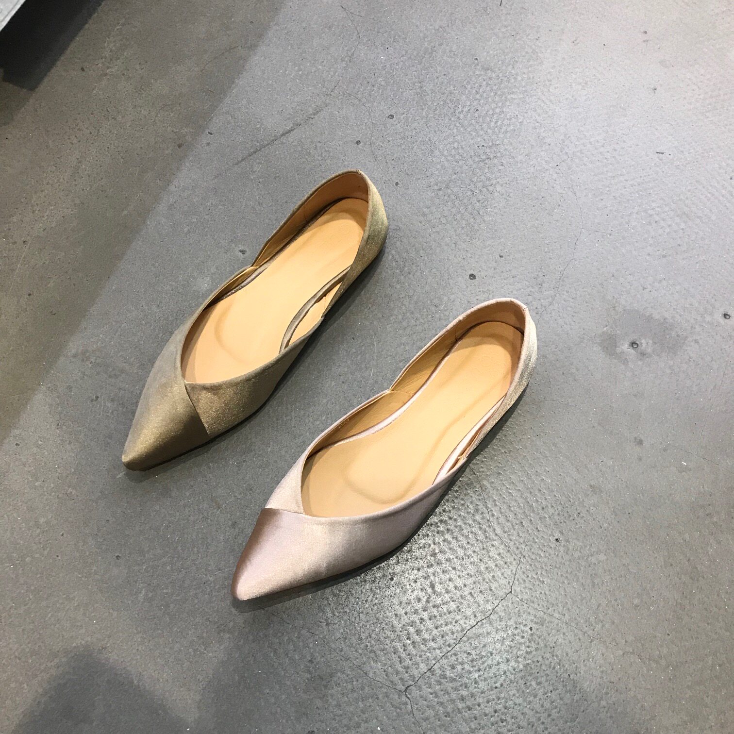 Flat-bottomed single shoes women's 2021 new autumn pointed toe satin shallow mouth niche slip-on grandma summer scoop shoes