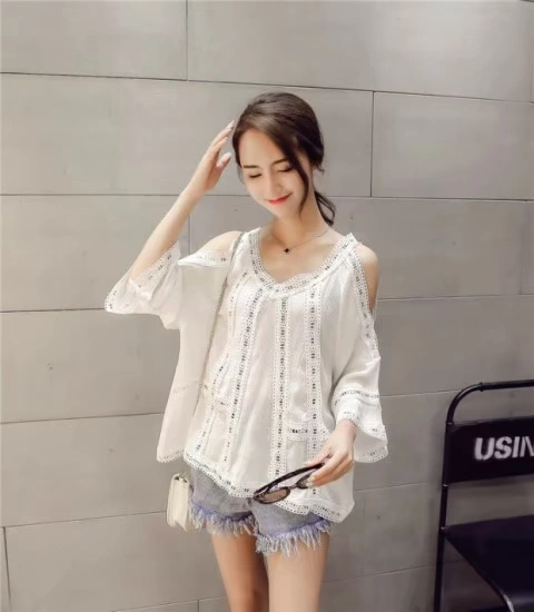 Mùa hè 2016 mới của Hàn Quốc thời trang áo voan lệch vai V-cổ áo blouse hở vai ren - Áo sơ mi chiffon ren