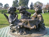 FRP sculpture imitation copper figure childrens interest sculpture urban sculpture landscape sculpture park humanistic modeling