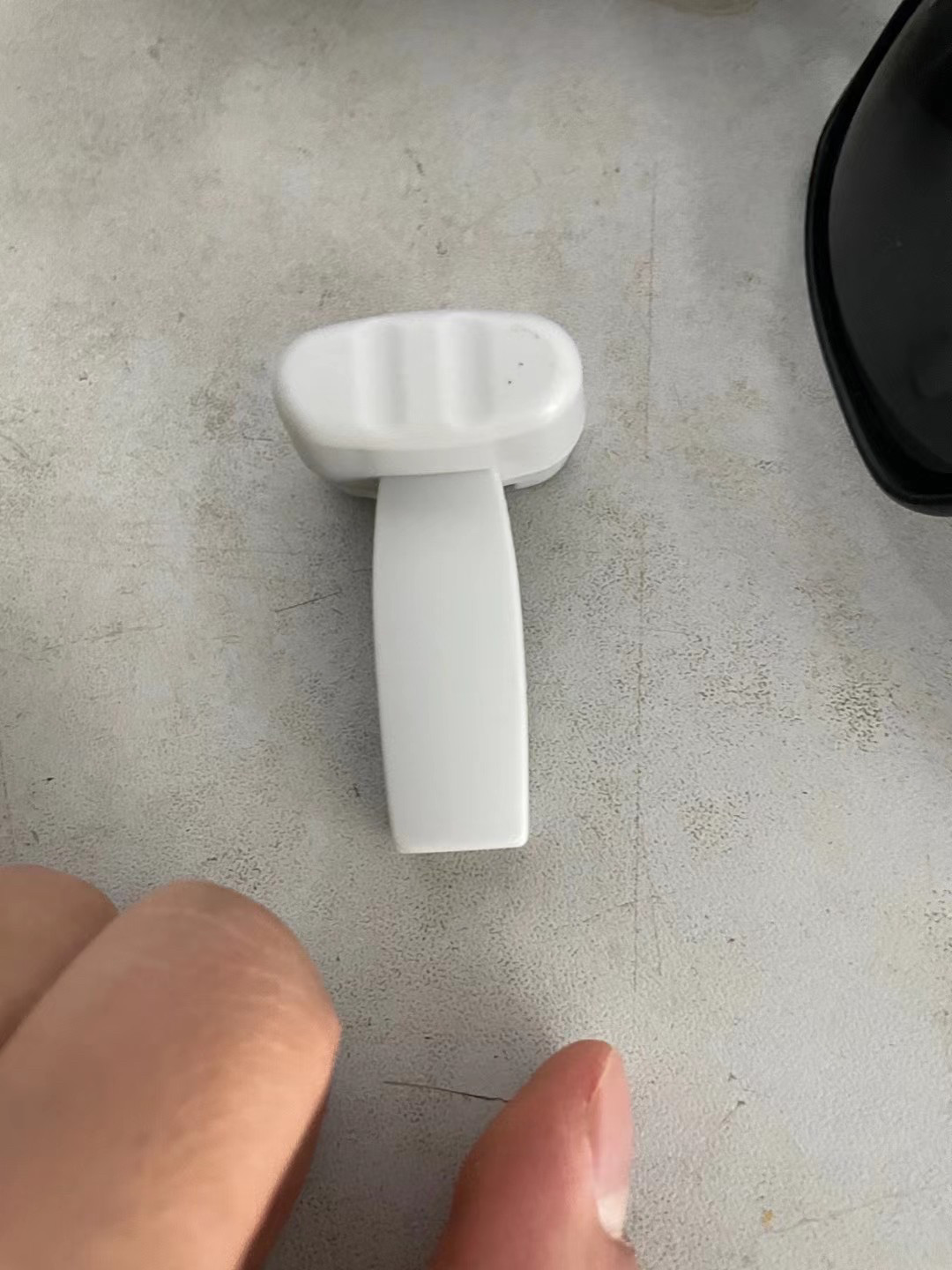 Glasses door chain buckle